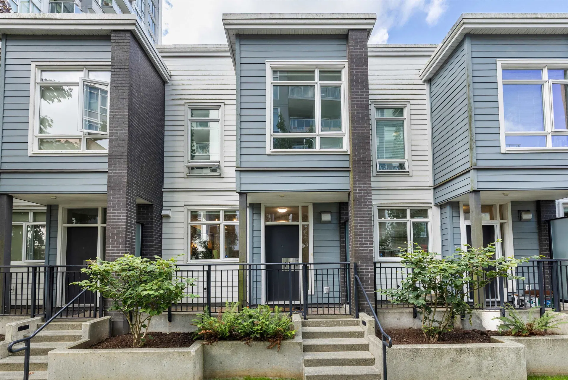 Photo 1 of 39 at TH11 – 10290 133 Street