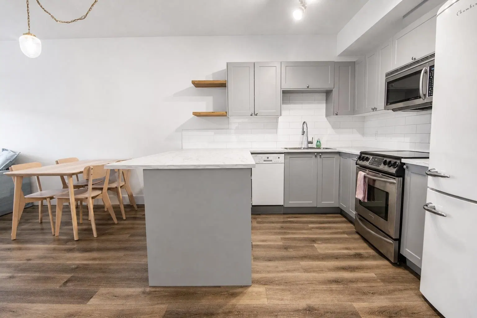 Photo 4 of 10 at #305 – 7330 Arbutus Street