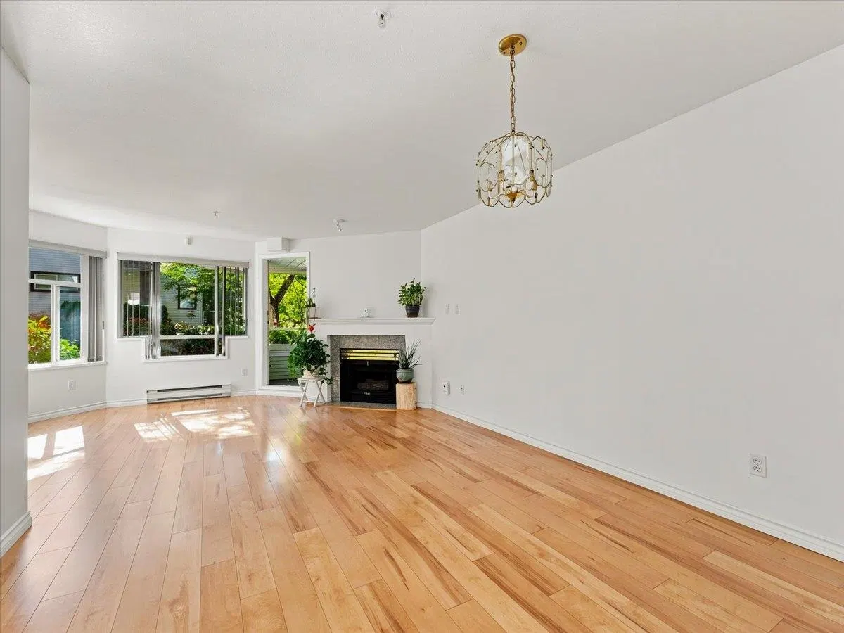 Photo 3 of 31 at #207 – 3638 Rae Avenue