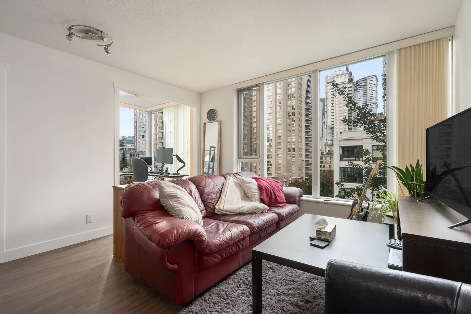 #802 – 1010 Richards Street