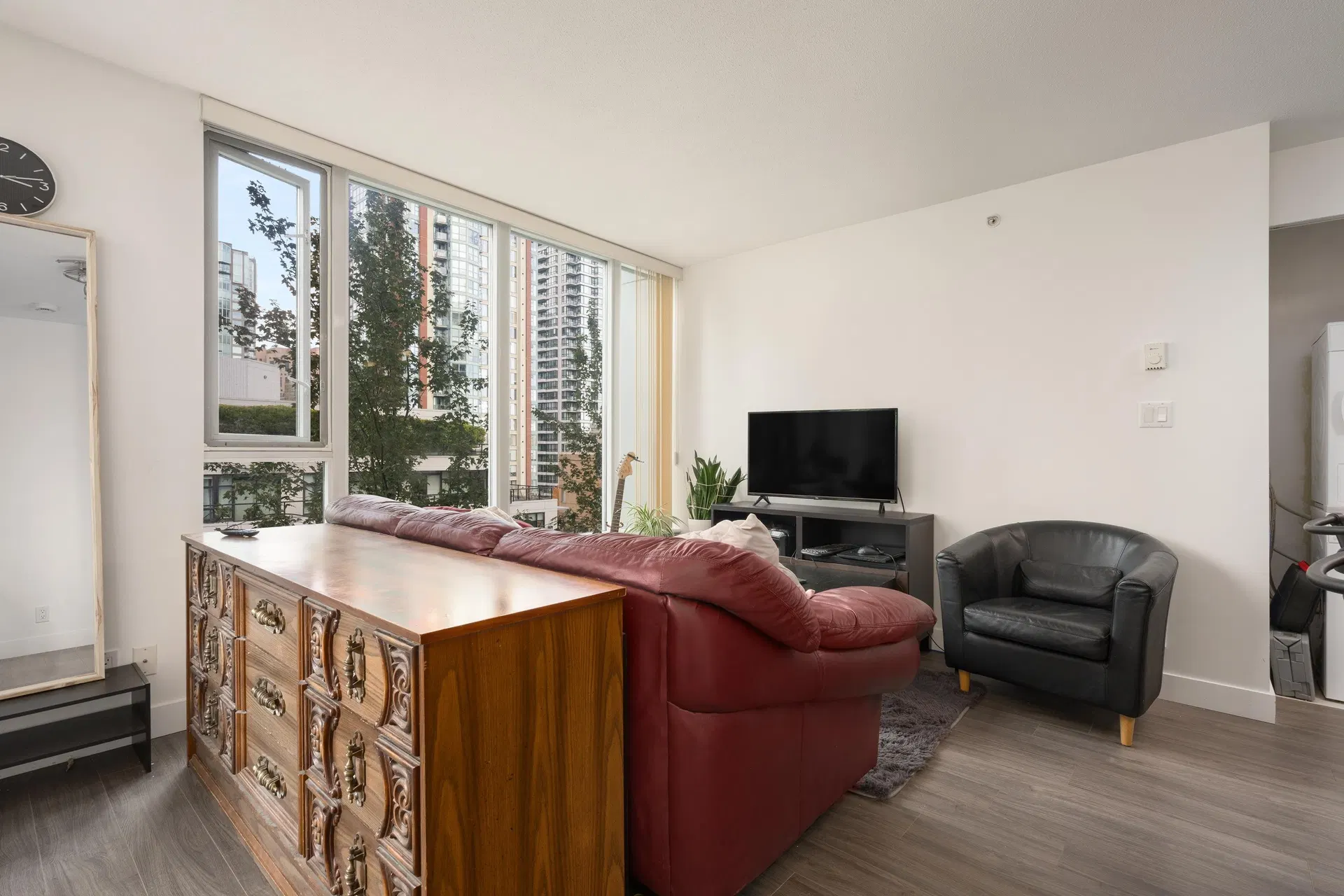 Photo 3 of 33 at #802 – 1010 Richards Street