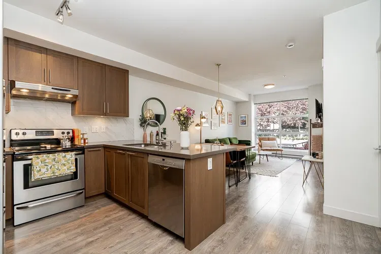 Photo 4 of 28 at #210 – 827 Roderick Avenue