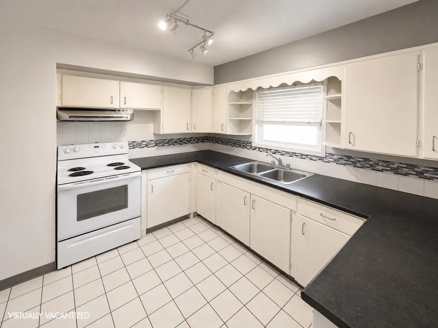 Photo 4 of 24 at 3144 E 18th Avenue