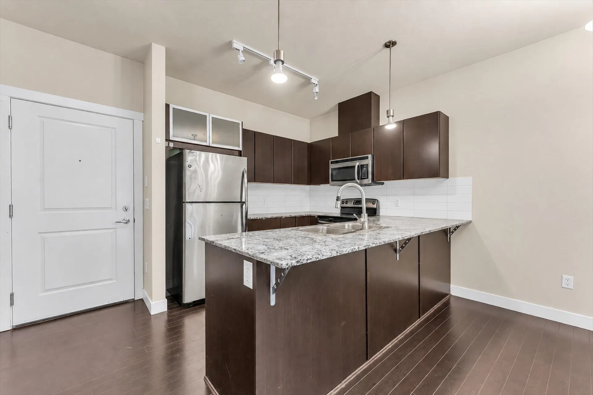 Photo 5 of 33 at #409 – 9655 King George Boulevard