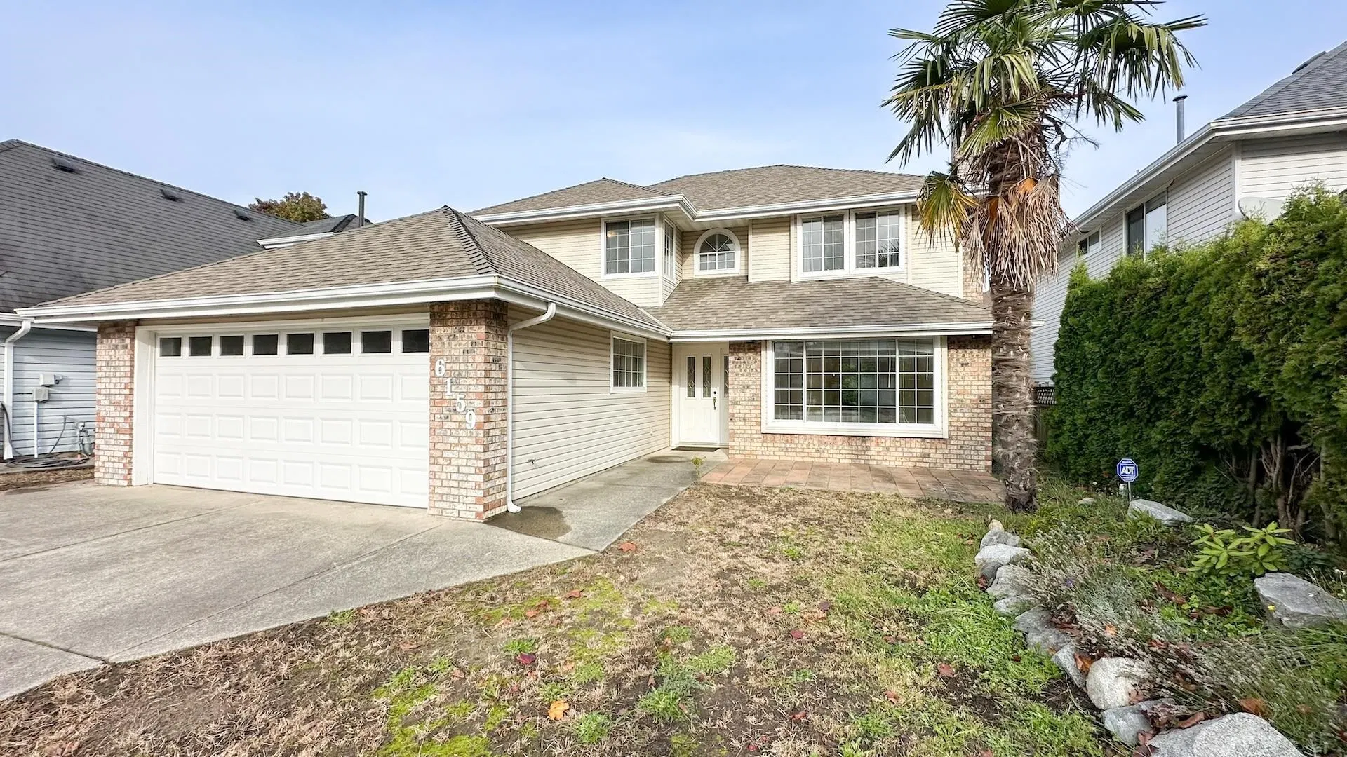 Photo 3 of 40 at 6159 45 Avenue