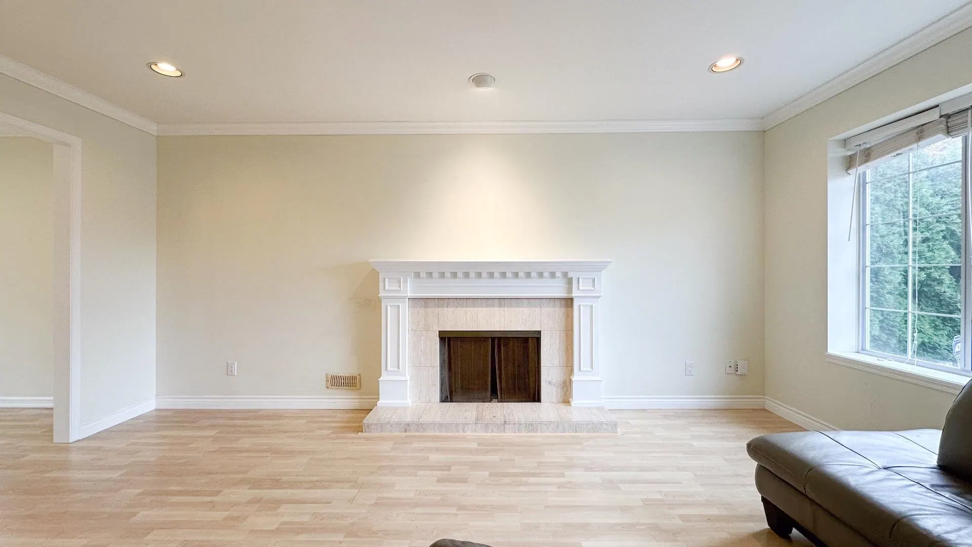 Photo 5 of 40 at 6159 45 Avenue