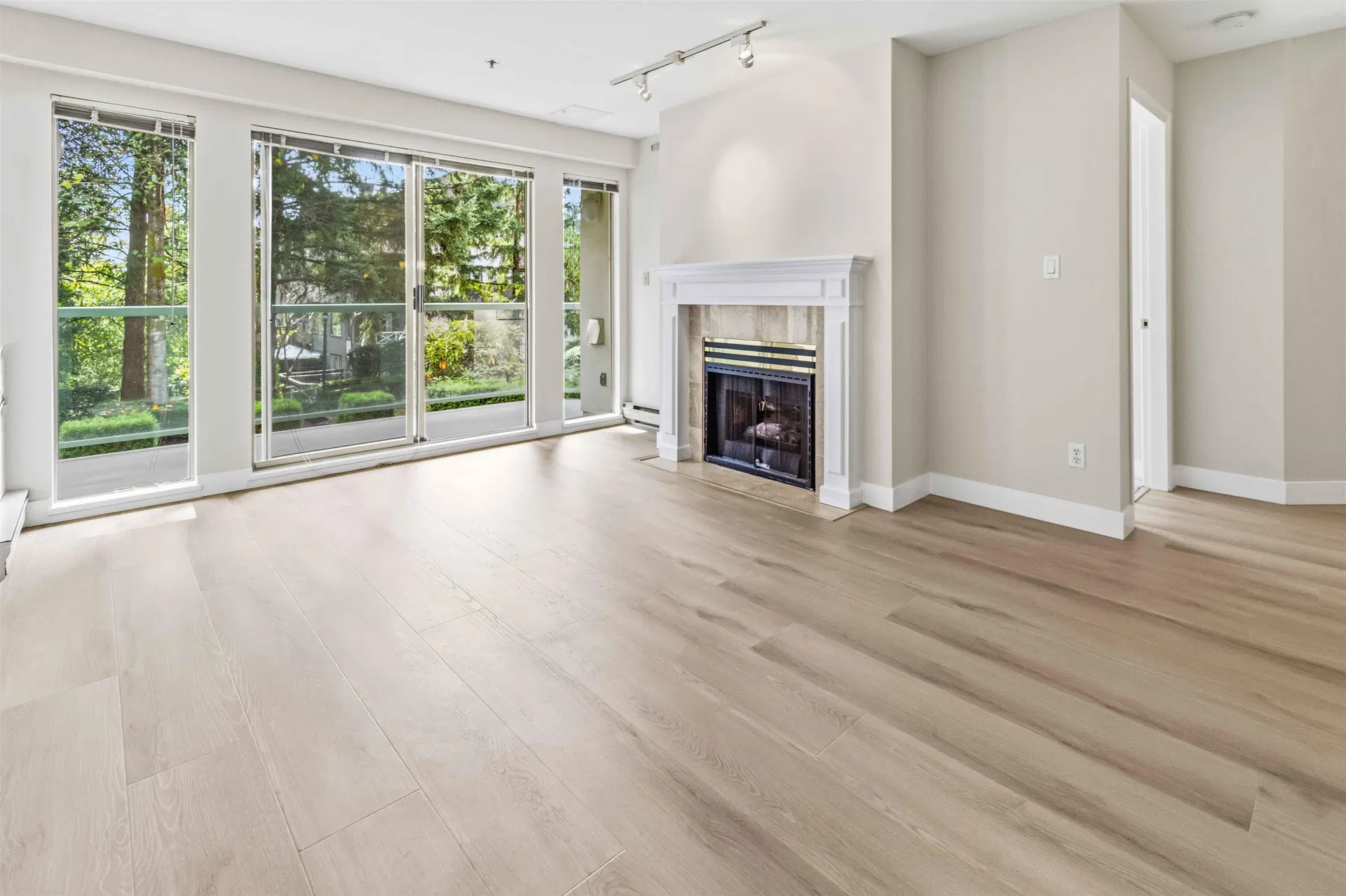 Photo 3 of 35 at #202 – 1148 Westwood Street