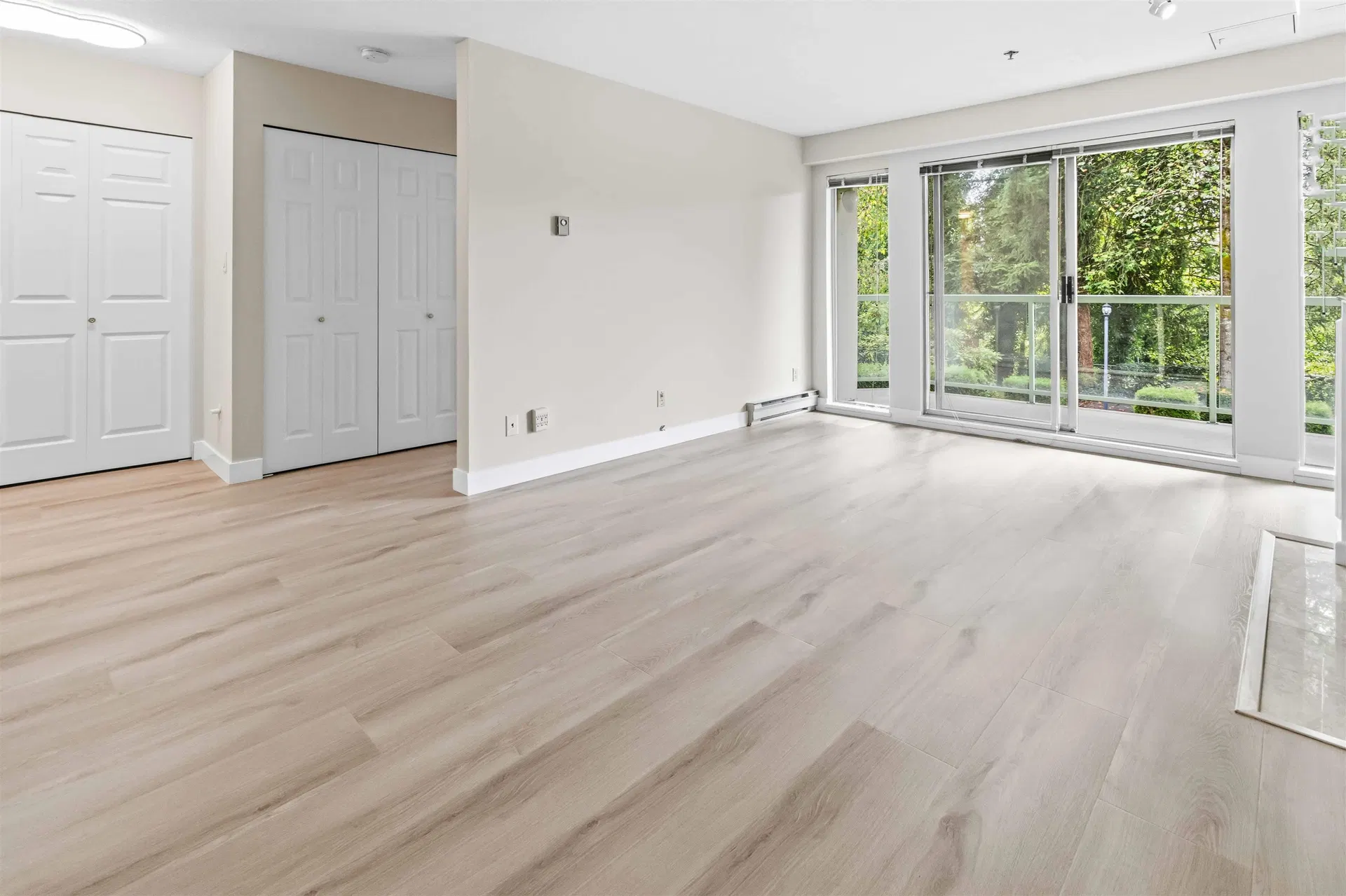 Photo 4 of 35 at #202 – 1148 Westwood Street