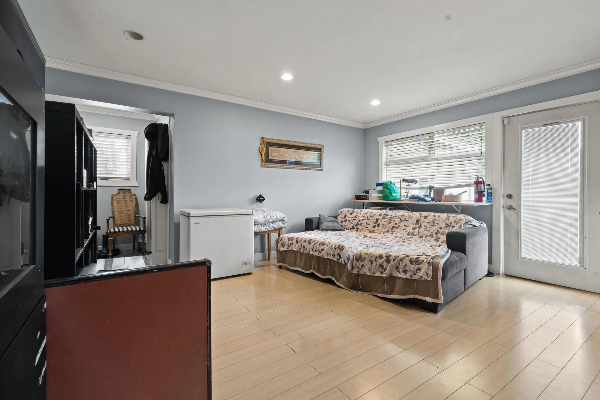 Photo 5 of 23 at 9716 Corbould Street