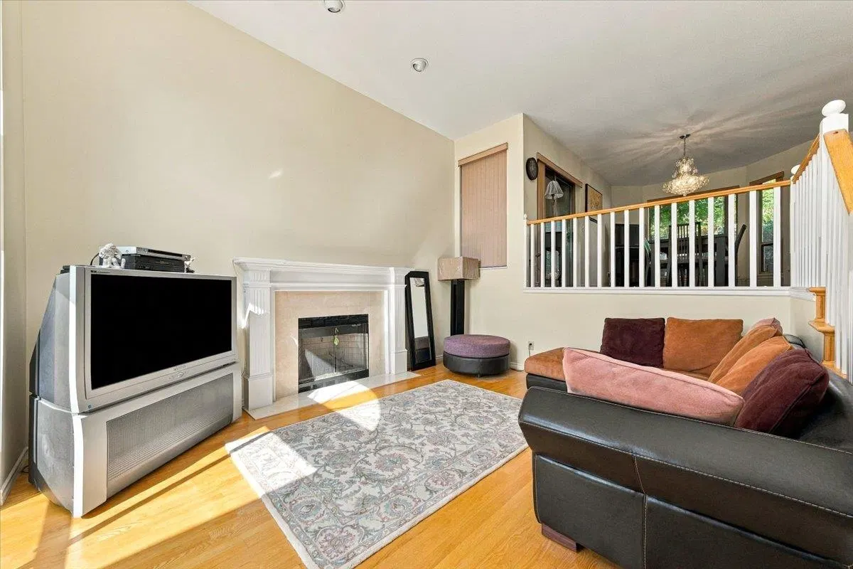 Photo 4 of 40 at 1523 Lawson Avenue