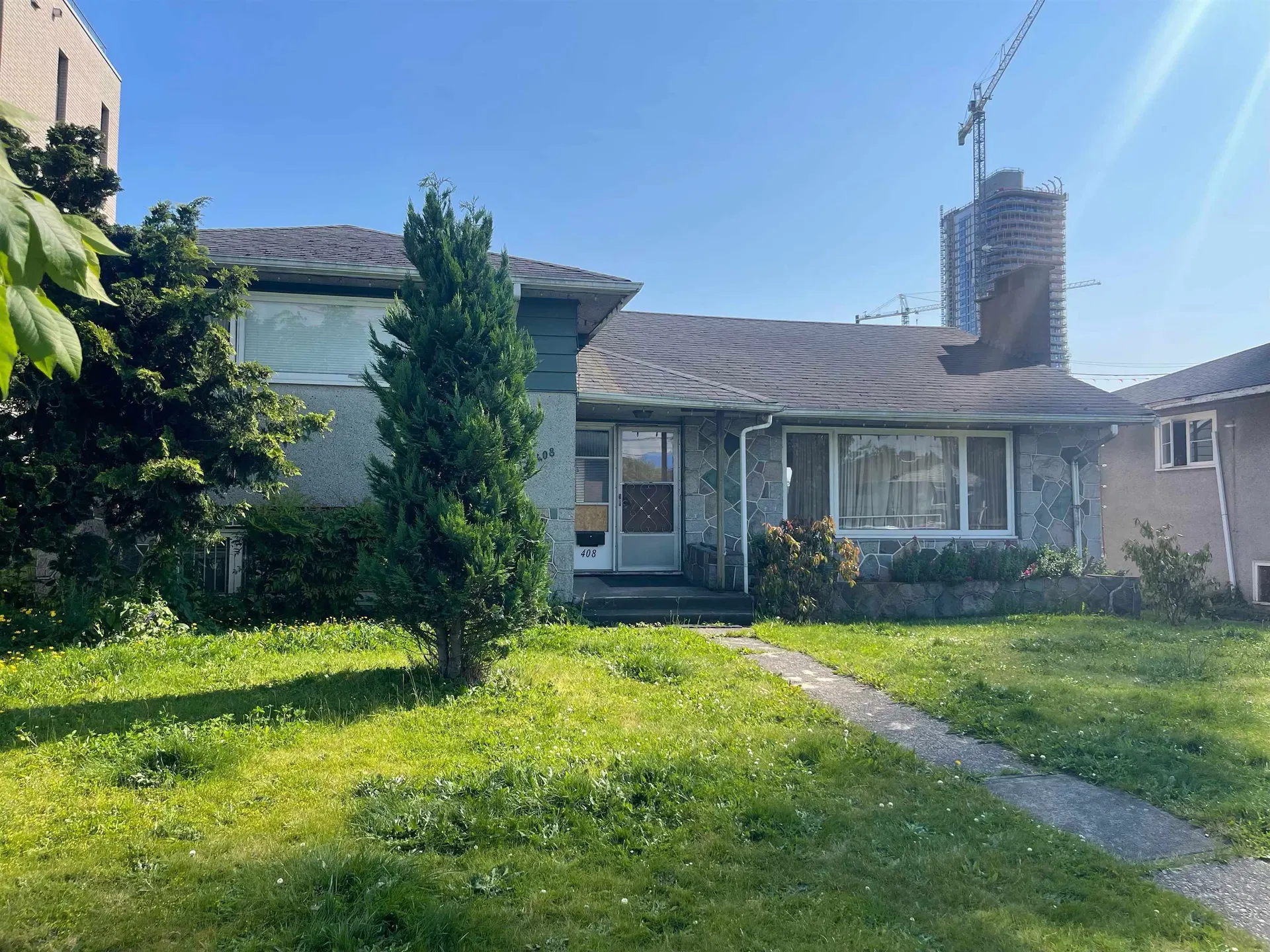 Photo 1 of 1 at 408 W 41st Avenue