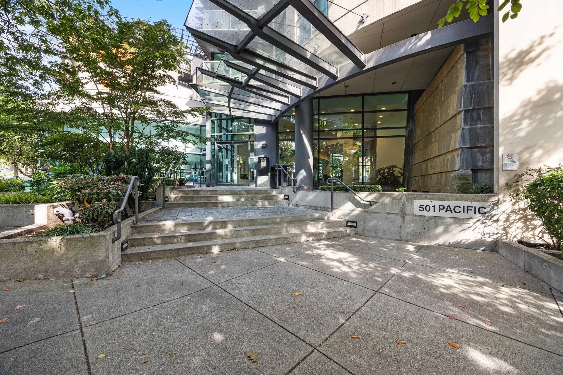Photo 2 of 39 at #203 – 501 Pacific Street