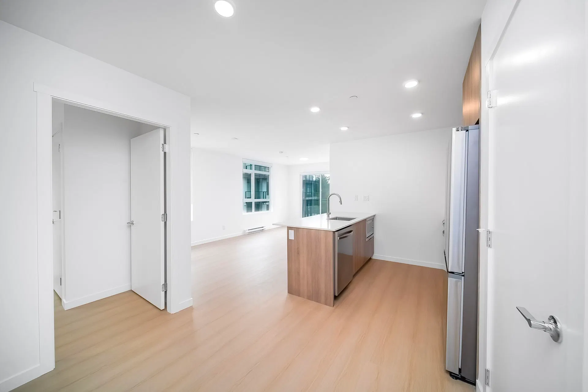 Photo 4 of 28 at #520 – 13968 Laurel Drive