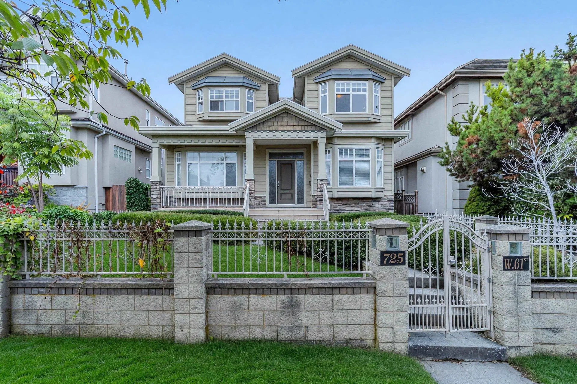 Photo 2 of 12 at 725 W 61st Avenue