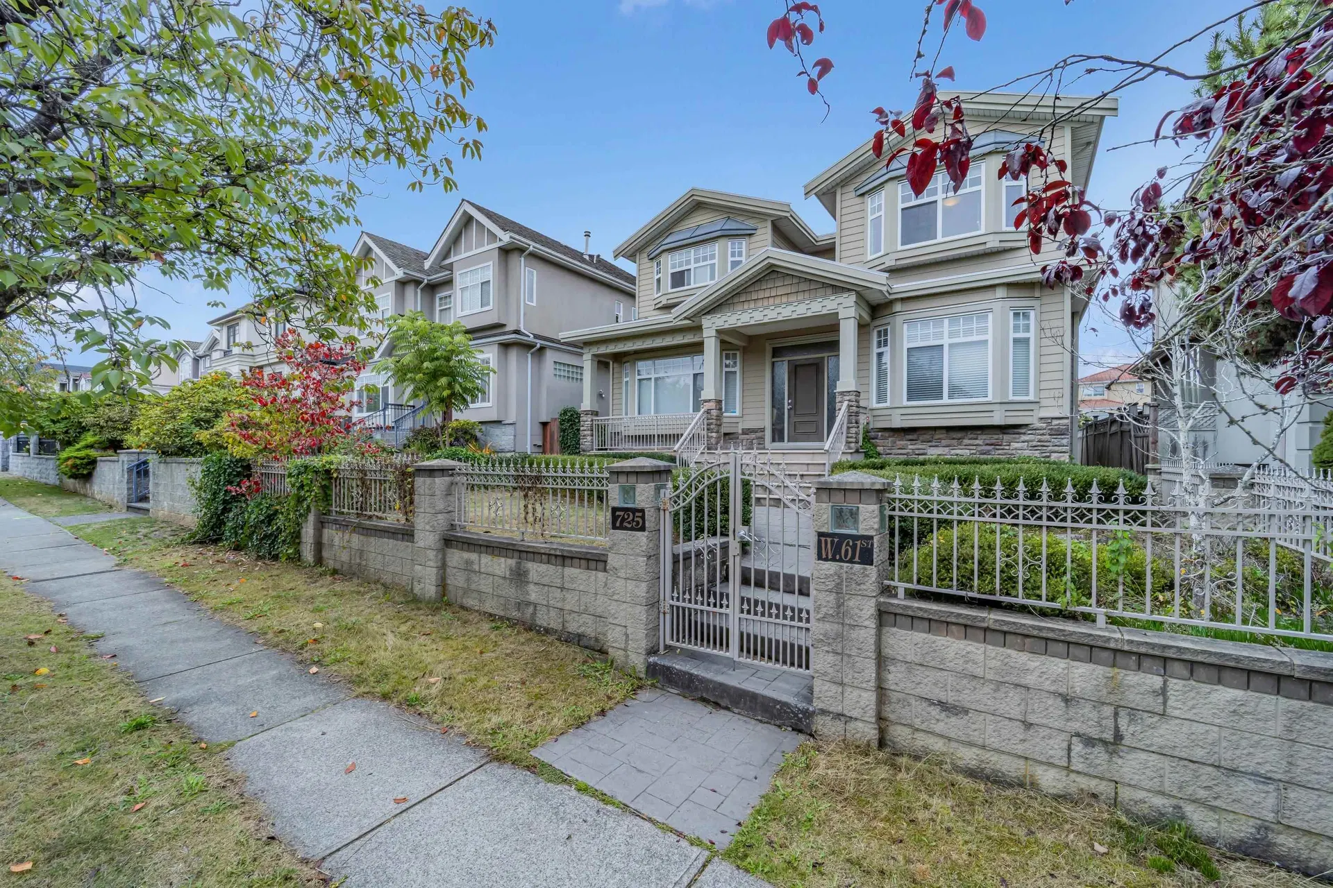 Photo 3 of 12 at 725 W 61st Avenue