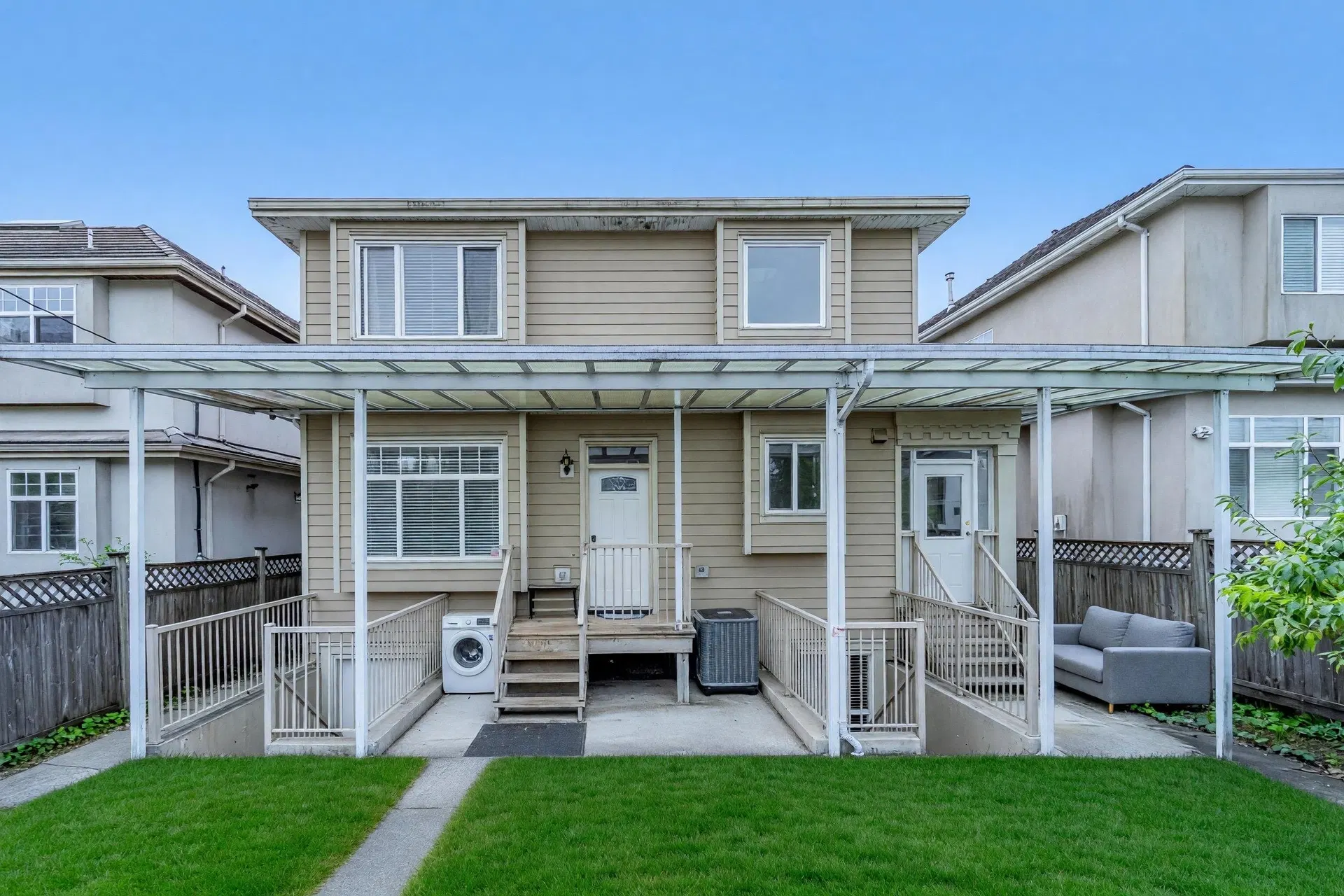 Photo 5 of 12 at 725 W 61st Avenue