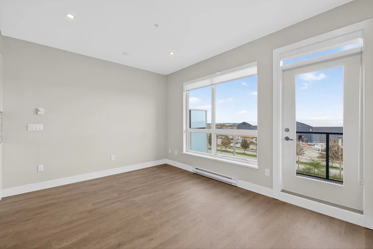 Photo 4 of 30 at #404 – 1942 Starling Drive