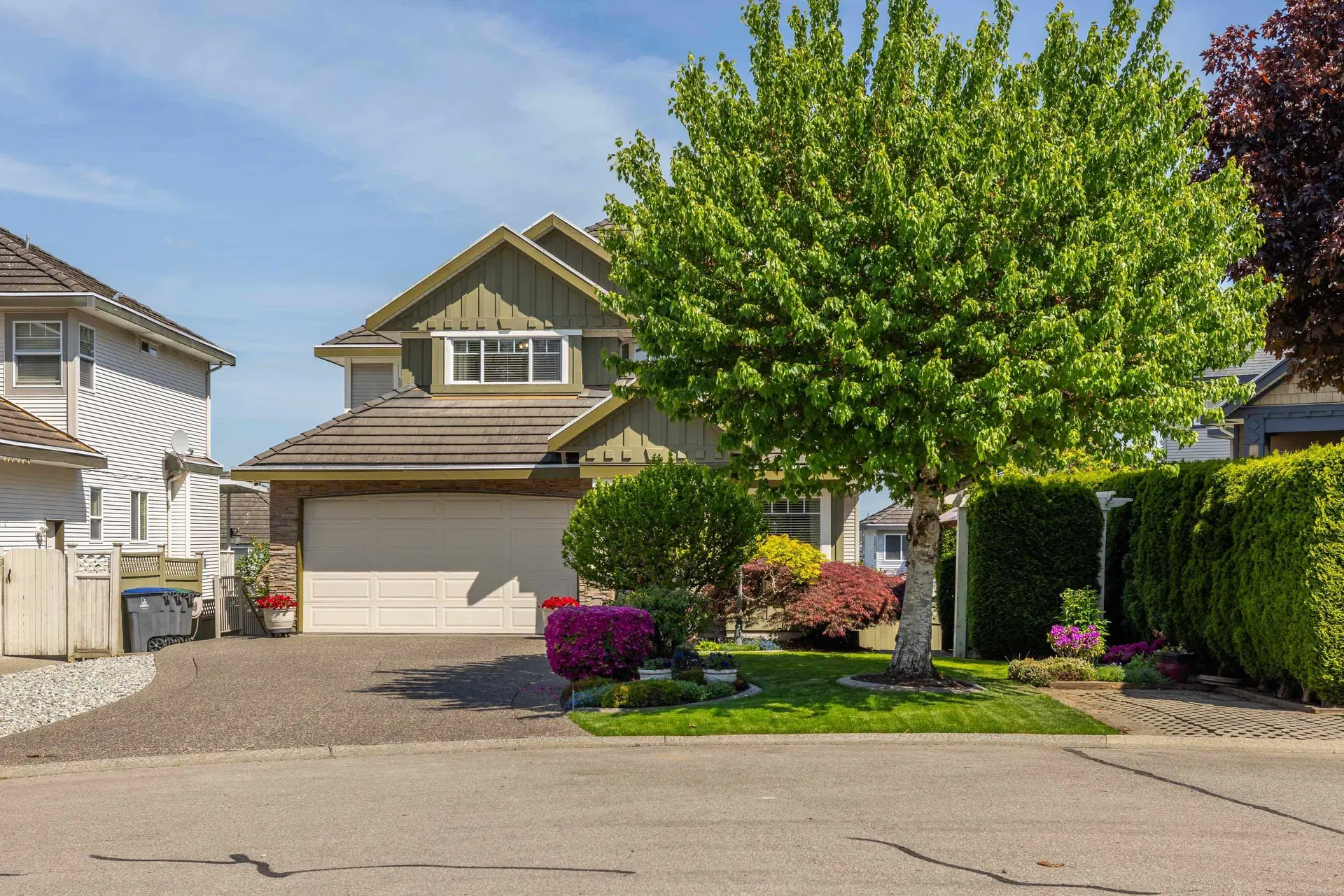 Photo 1 of 40 at 7250 147a Street