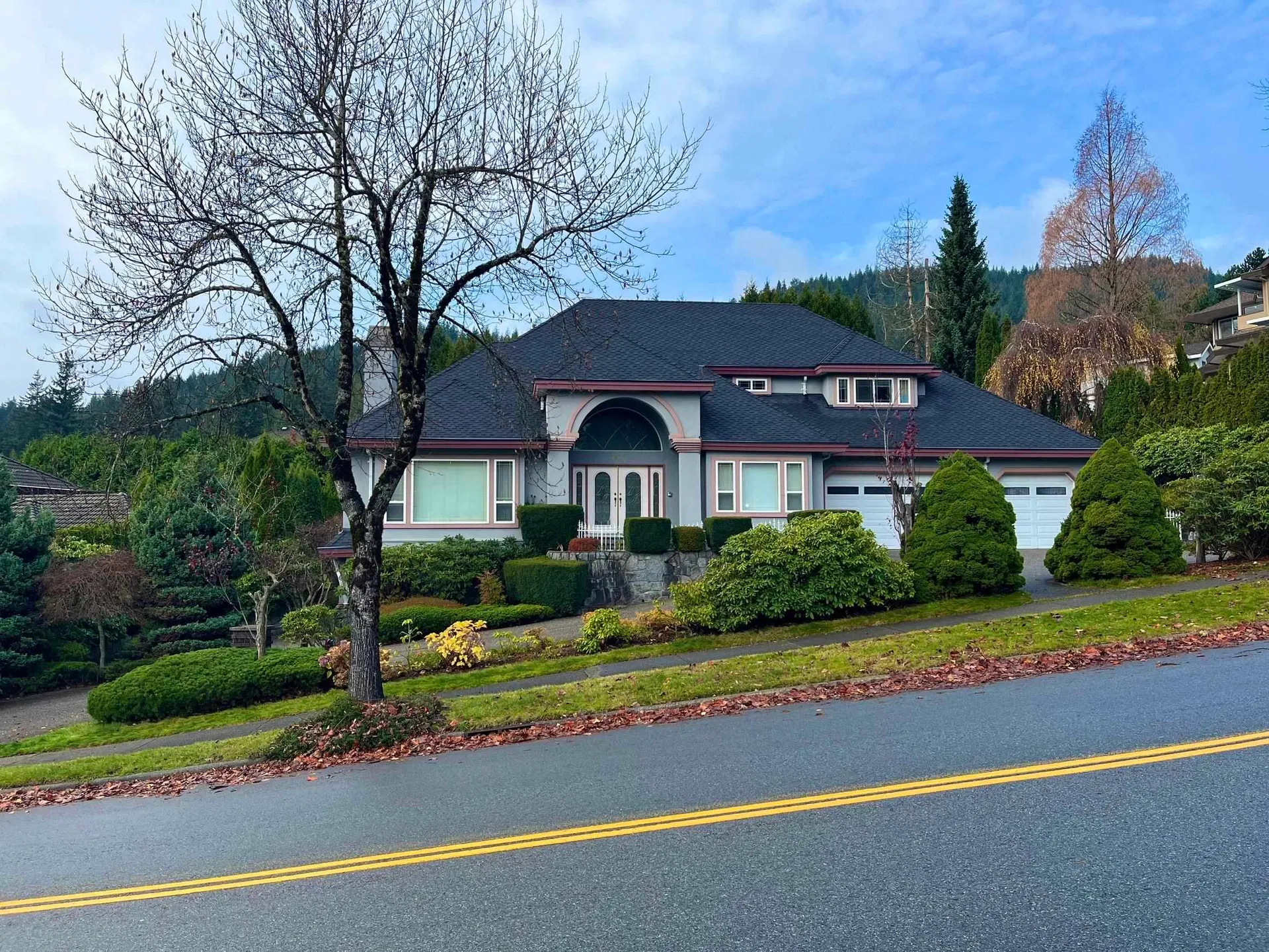 Photo 4 of 40 at 3022 Plateau Boulevard