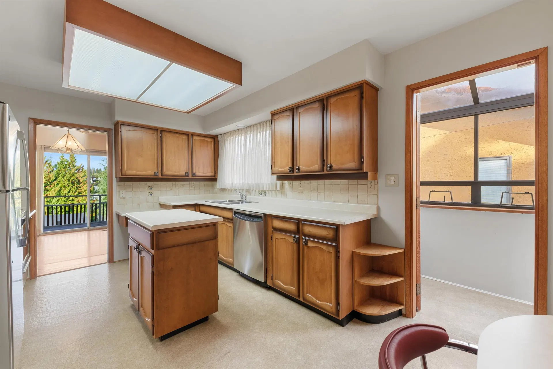 Photo 5 of 25 at 1541 Howard Avenue