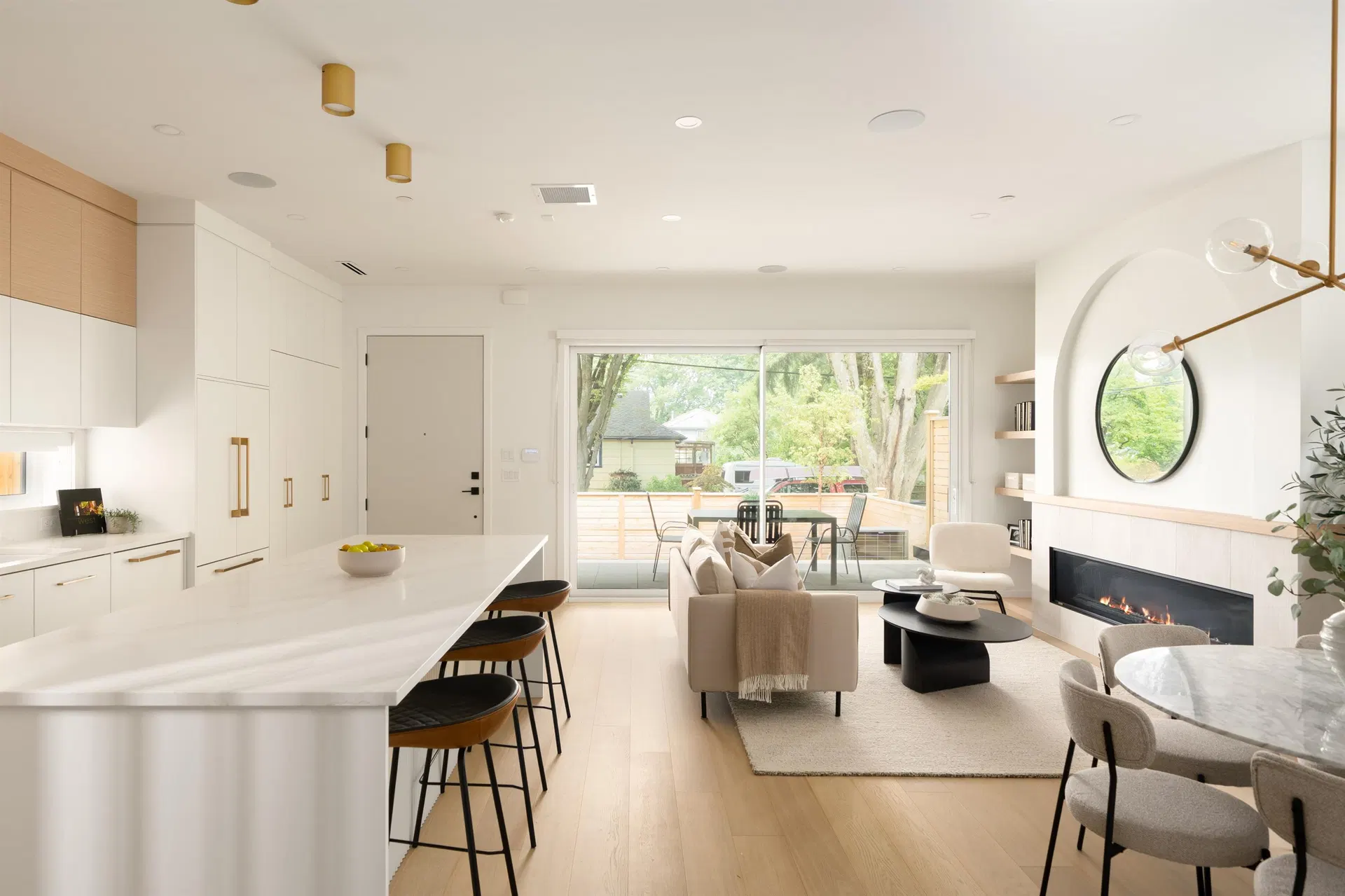 Photo 5 of 21 at #1 – 810 E 22nd Avenue