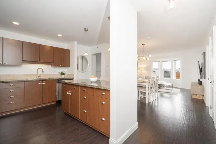 Photo 5 of 33 at #411 – 5488 198 Street