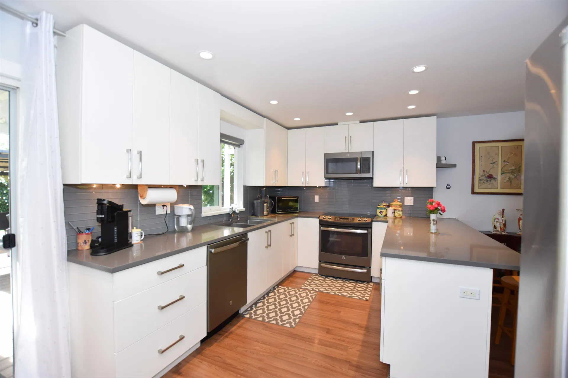 Photo 5 of 24 at 2904 Tatla Place