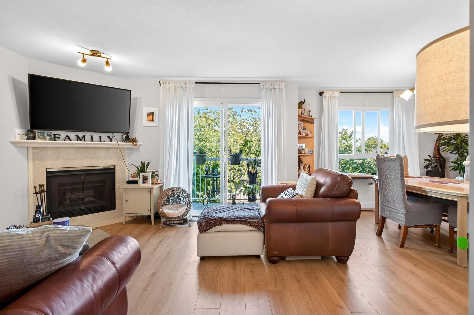Photo 4 of 38 at #21 – 1355 Citadel Drive