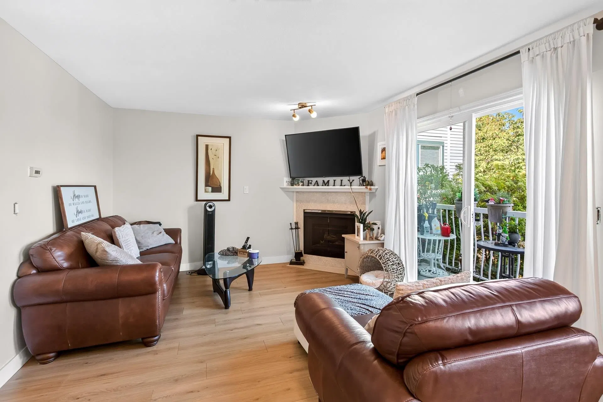 Photo 5 of 38 at #21 – 1355 Citadel Drive