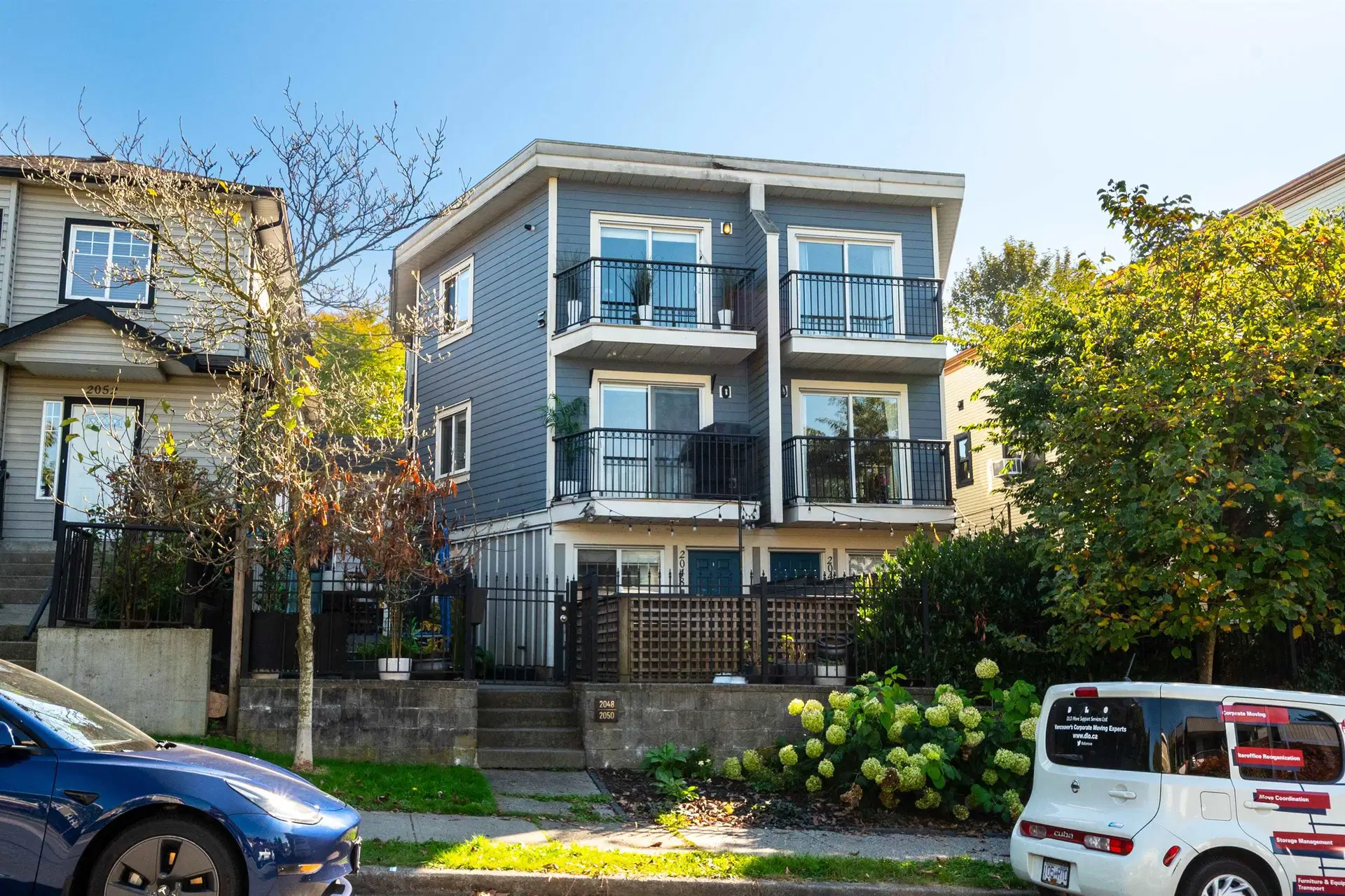 2048 Triumph Street