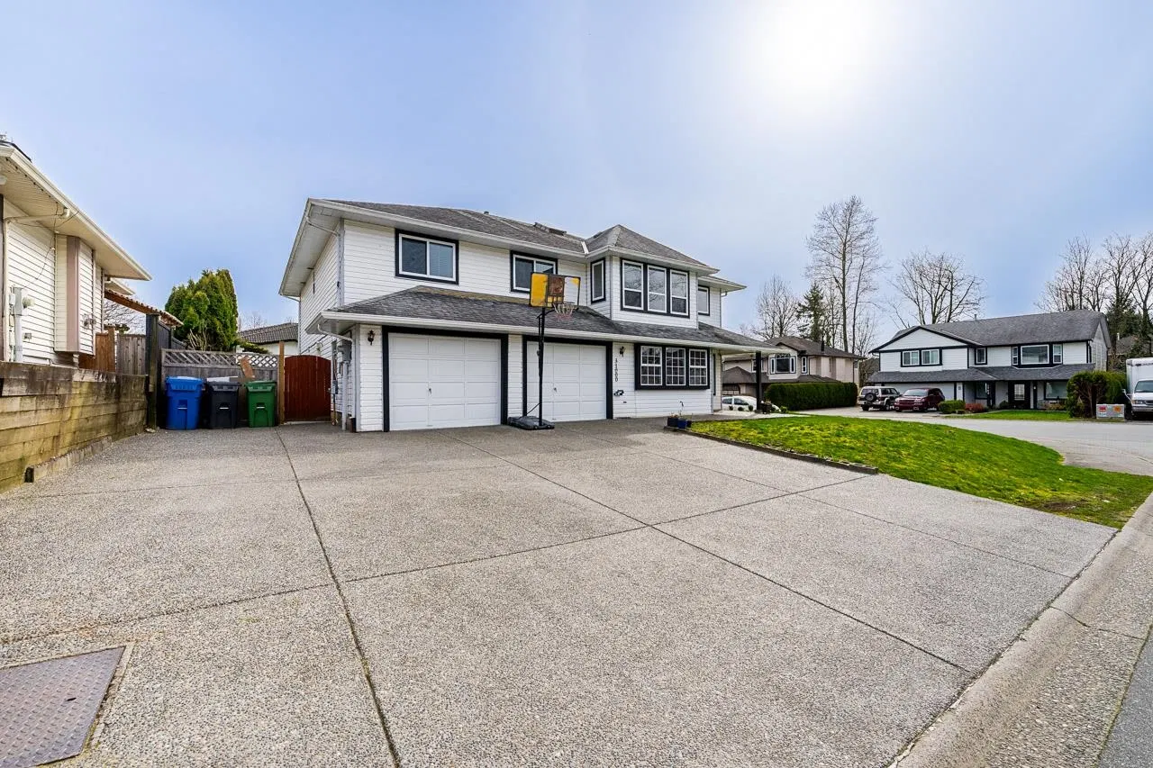 Photo 2 of 40 at 31000 Sidoni Avenue