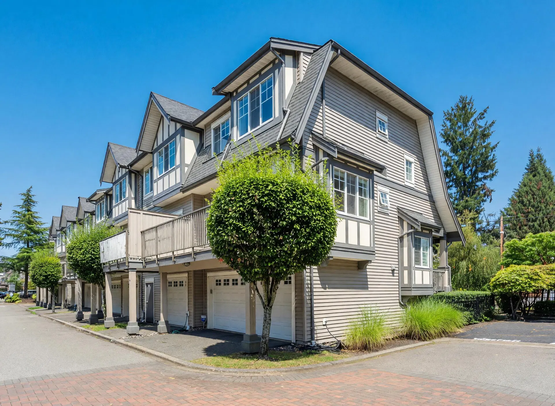 Photo 5 of 31 at #27 – 7331 Heather Street