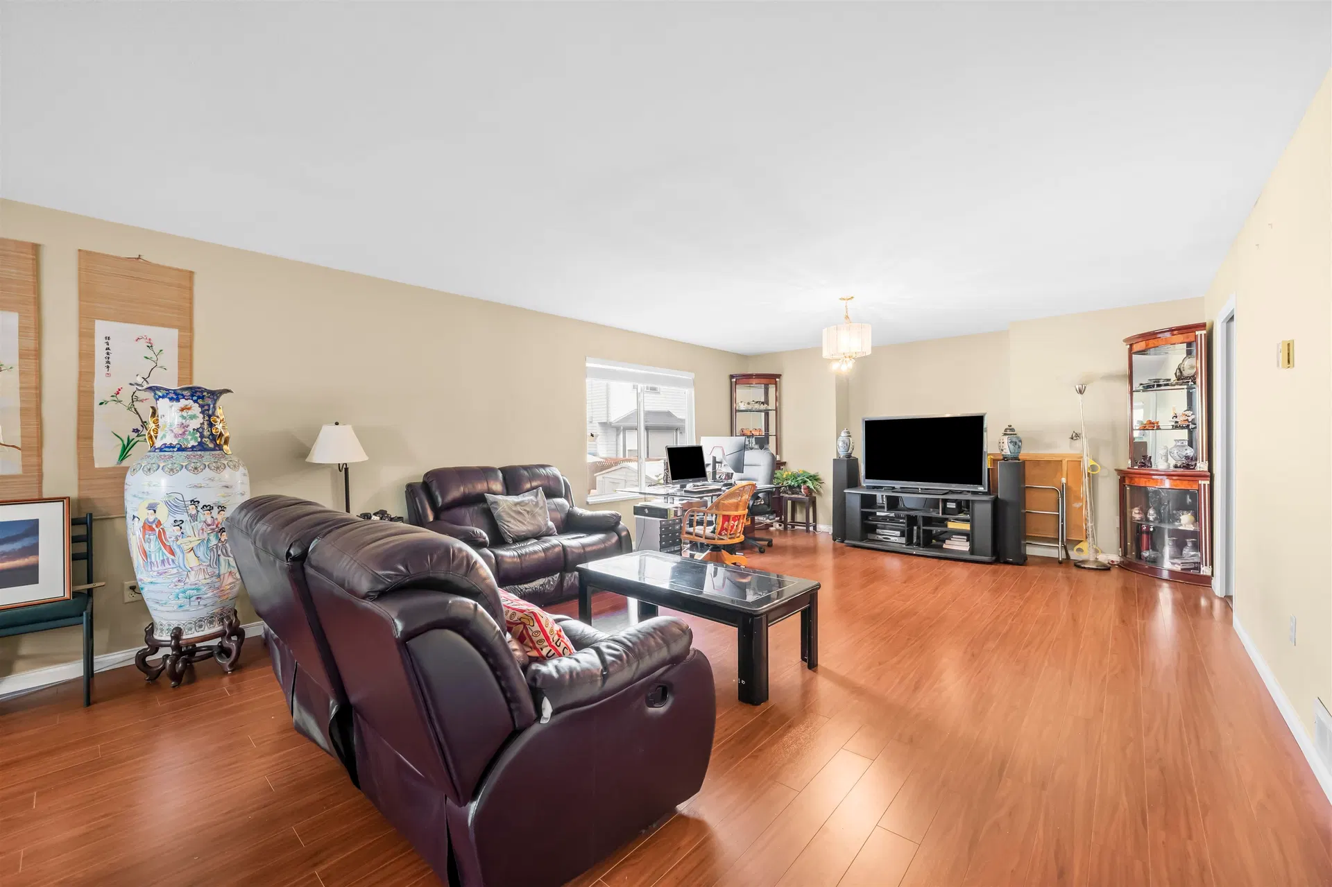 Photo 4 of 40 at 6012 124 Street
