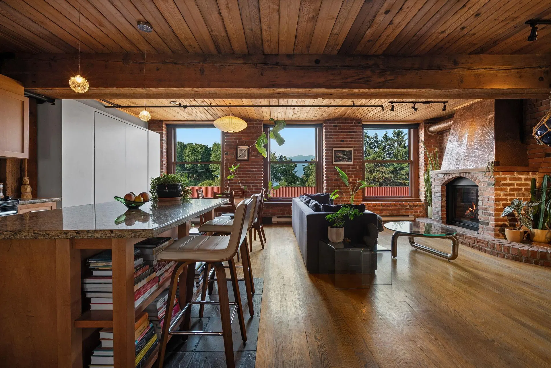 Photo 2 of 33 at #305 – 41 Alexander Street