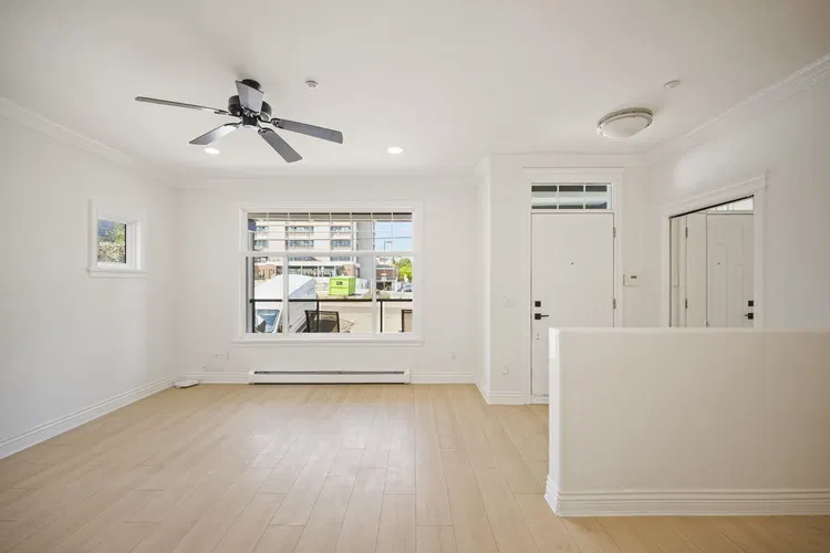 Photo 5 of 35 at 15554 Russell Avenue