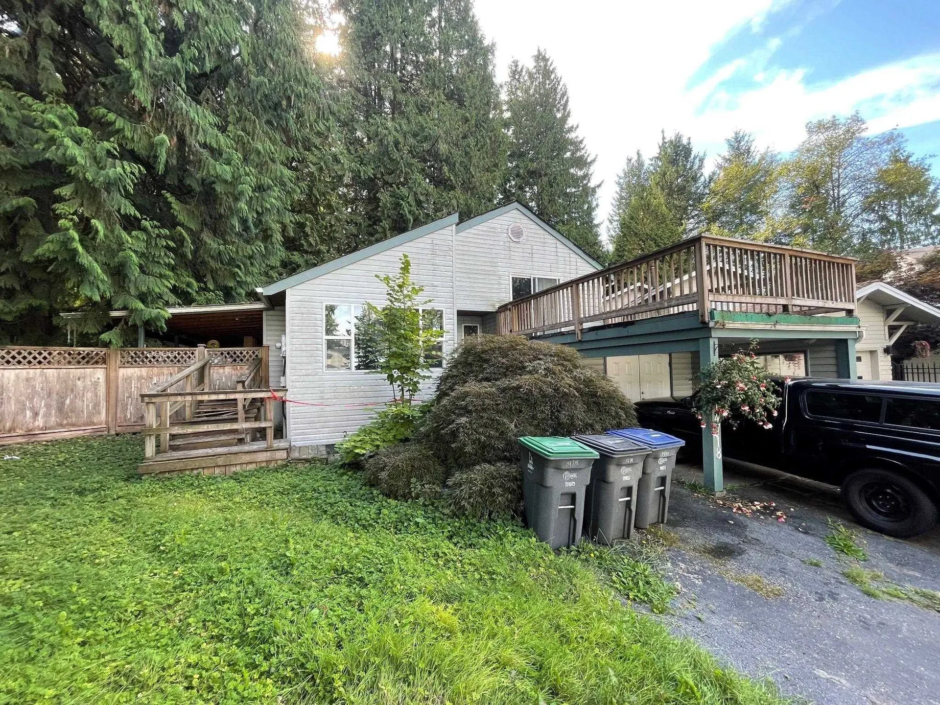 Photo 3 of 11 at 14718 101a Avenue