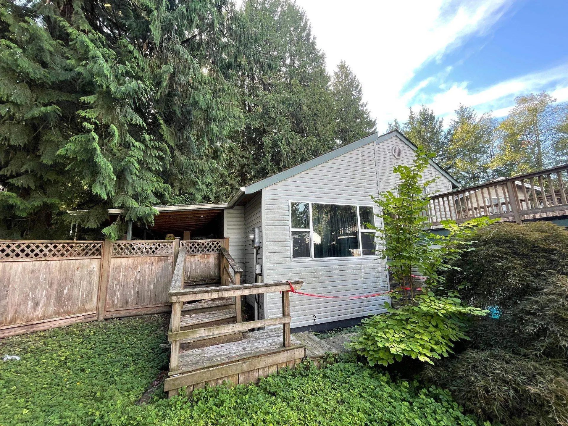 Photo 4 of 11 at 14718 101a Avenue