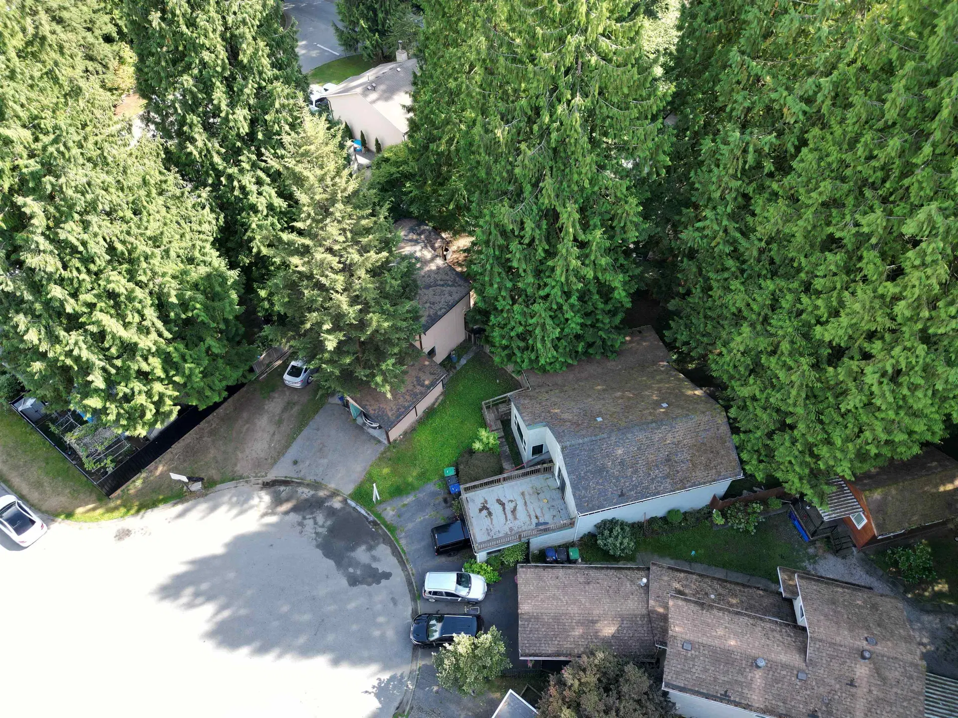 Photo 5 of 11 at 14718 101a Avenue