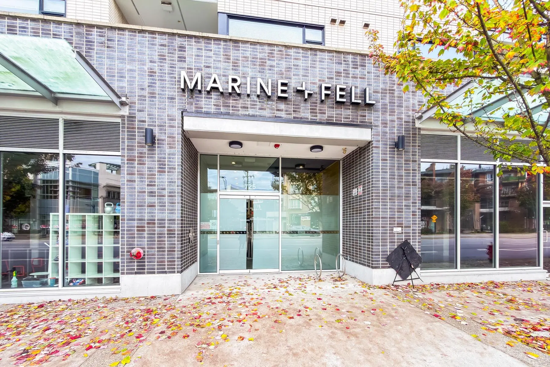 Photo 3 of 18 at #209 – 725 Marine Drive