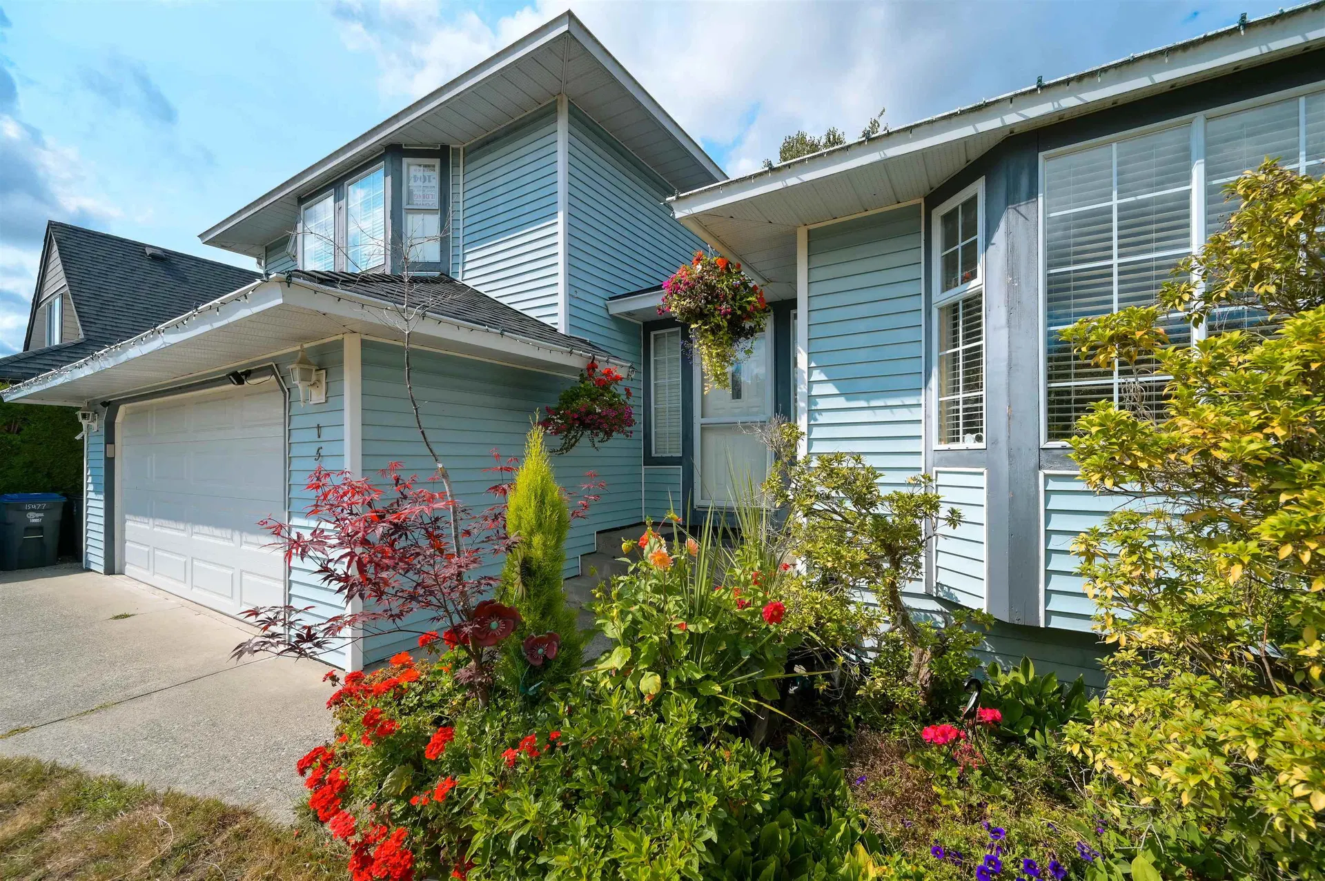 Photo 3 of 25 at 15477 93a Avenue