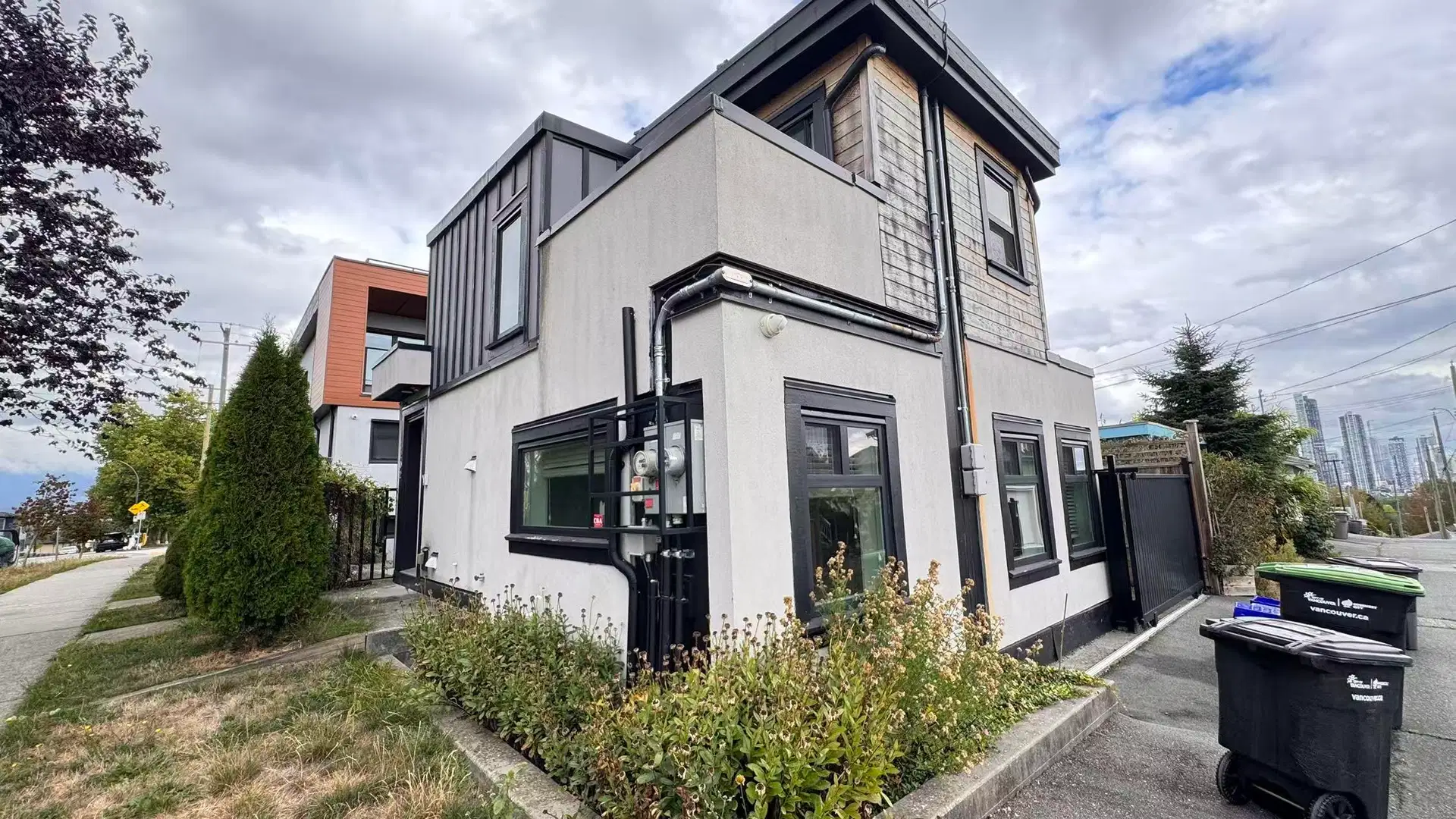 Laneway House – 3202 5th Avenue