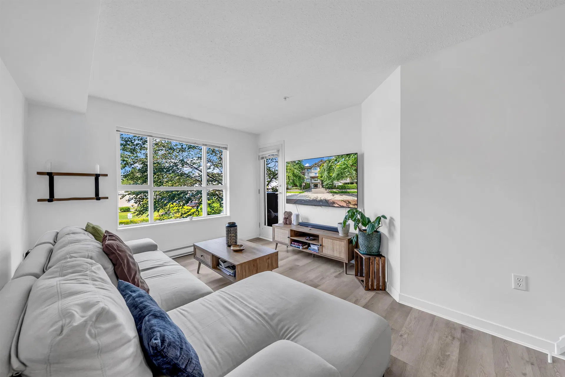 Photo 3 of 32 at #209 – 5465 203 Street