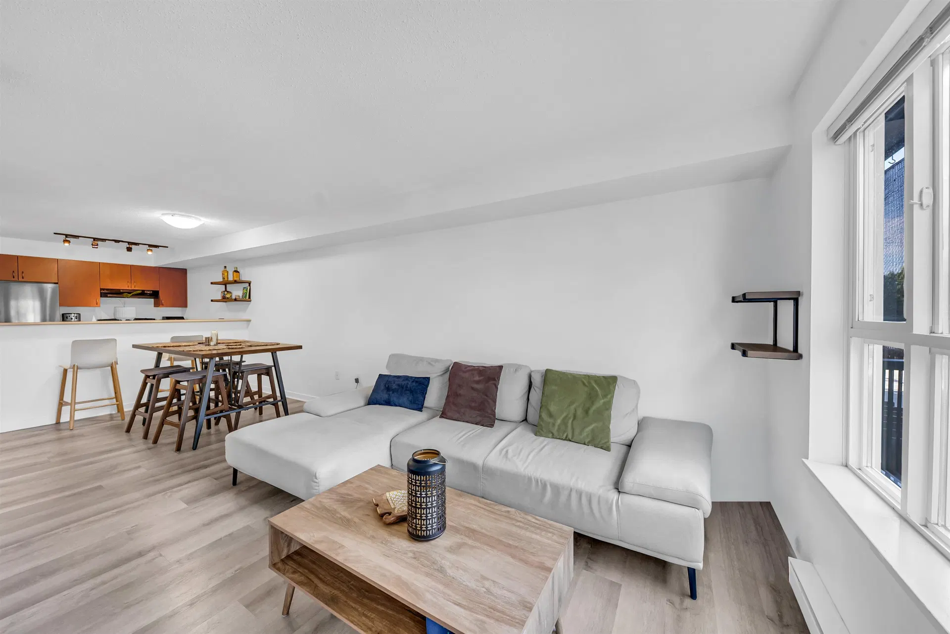 Photo 5 of 32 at #209 – 5465 203 Street