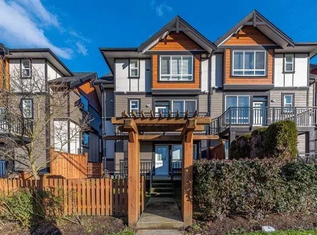 Photo 4 of 40 at #33 – 6378 142 Street
