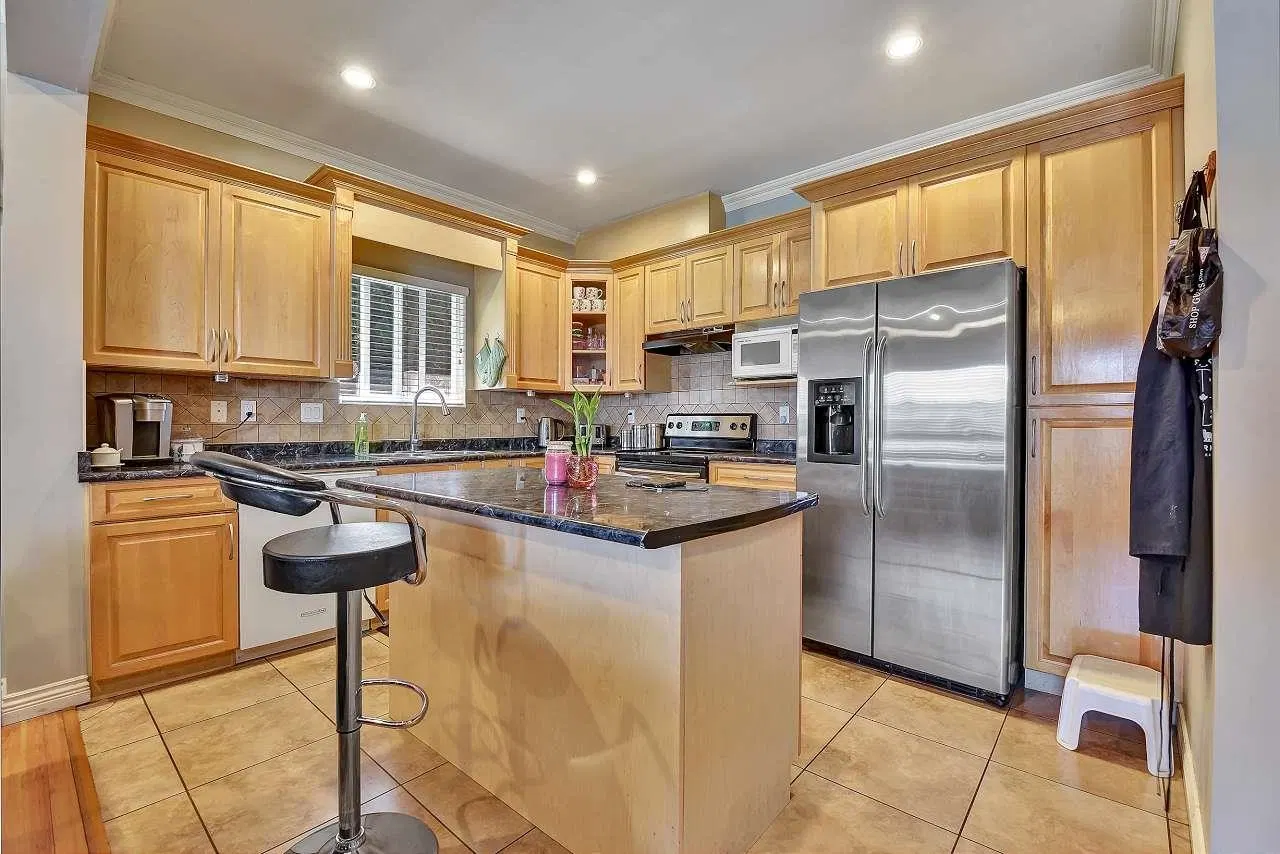 Photo 5 of 23 at 6436 141a Street