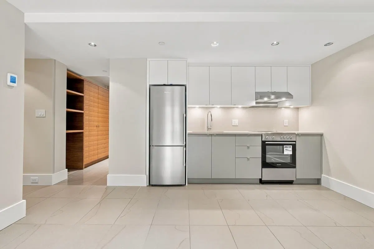 Photo 4 of 16 at 1090A W 55th Avenue