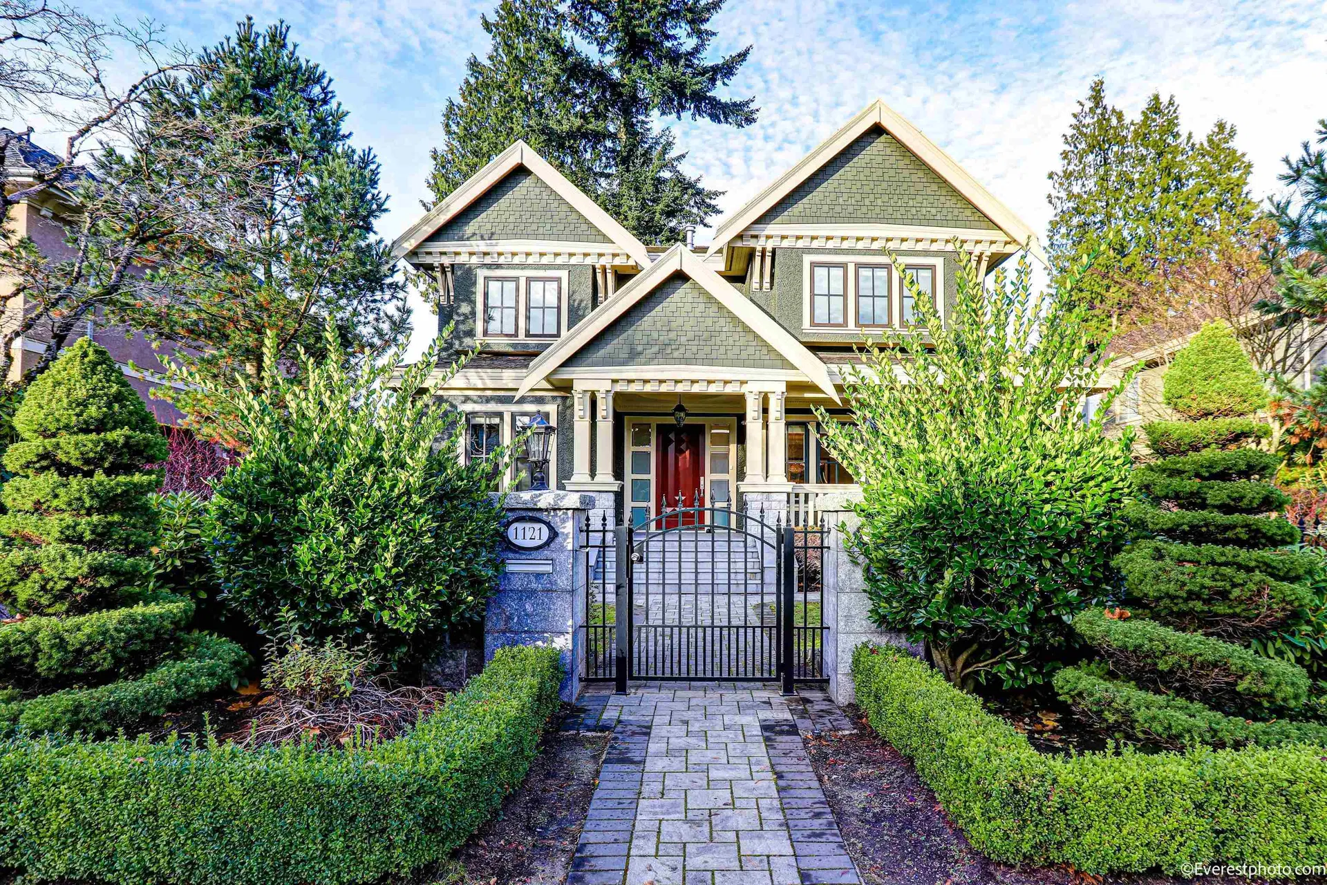 Photo 1 of 27 at 1121 W 39th Avenue