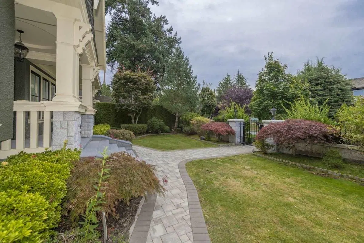 Photo 2 of 27 at 1121 W 39th Avenue