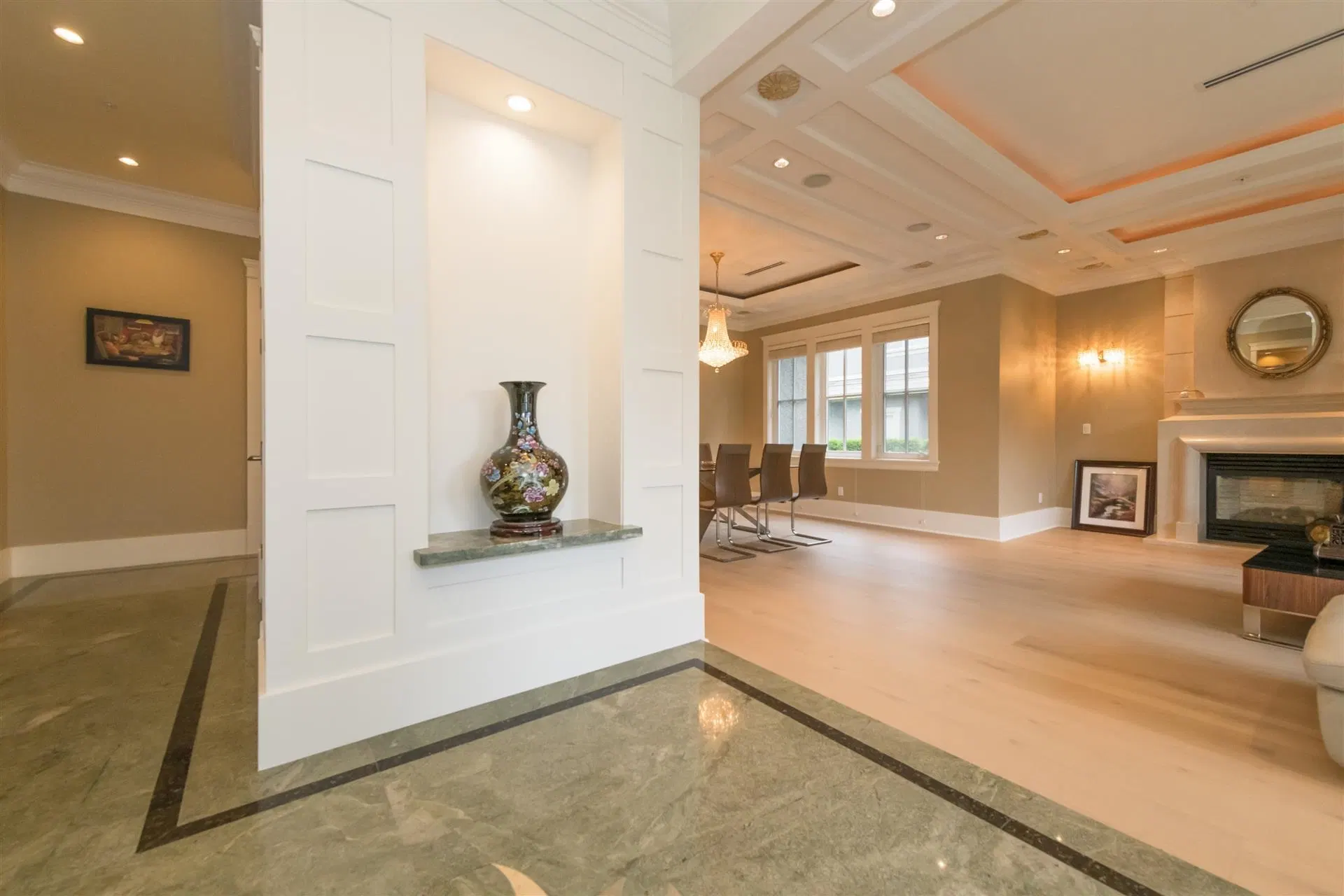 Photo 3 of 27 at 1121 W 39th Avenue