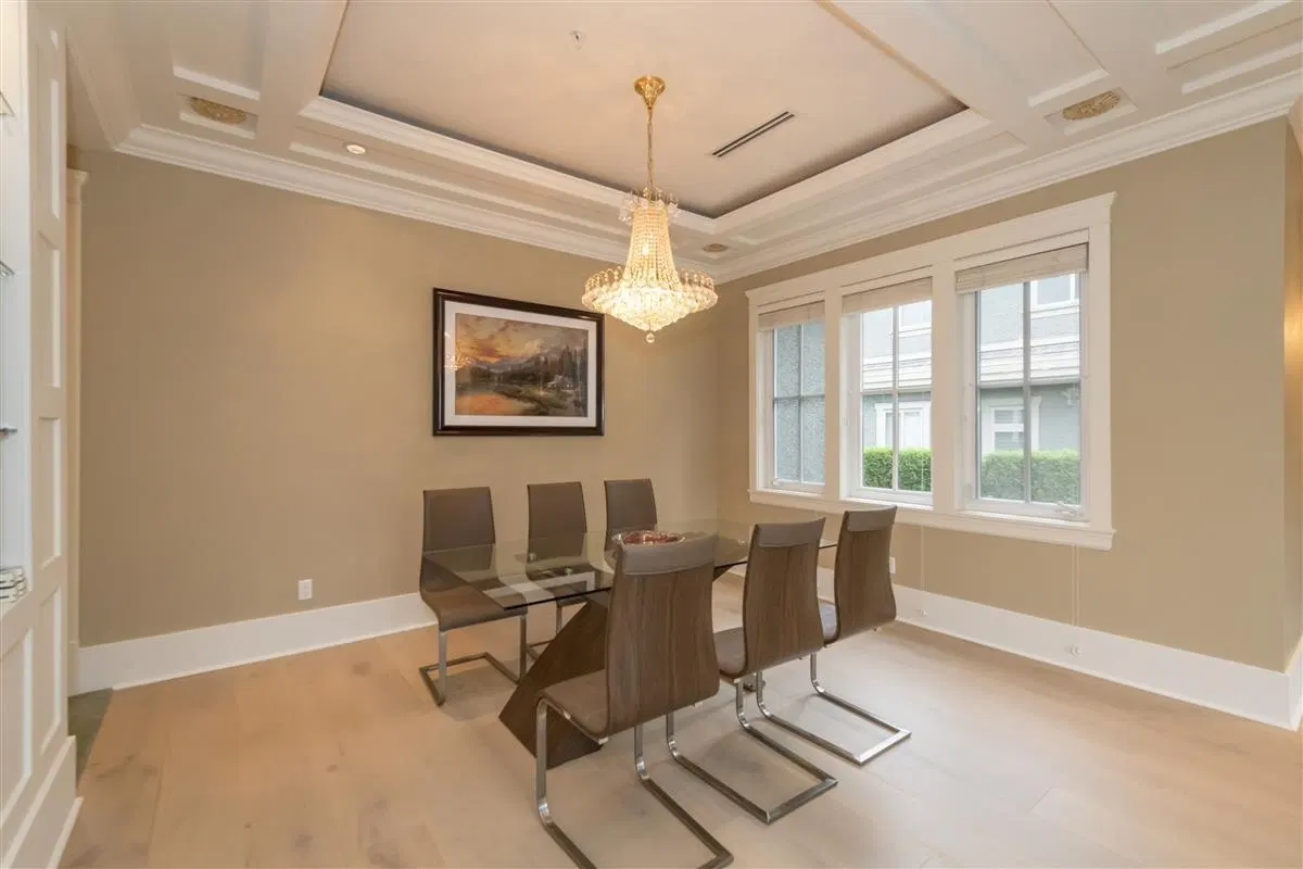 Photo 5 of 27 at 1121 W 39th Avenue